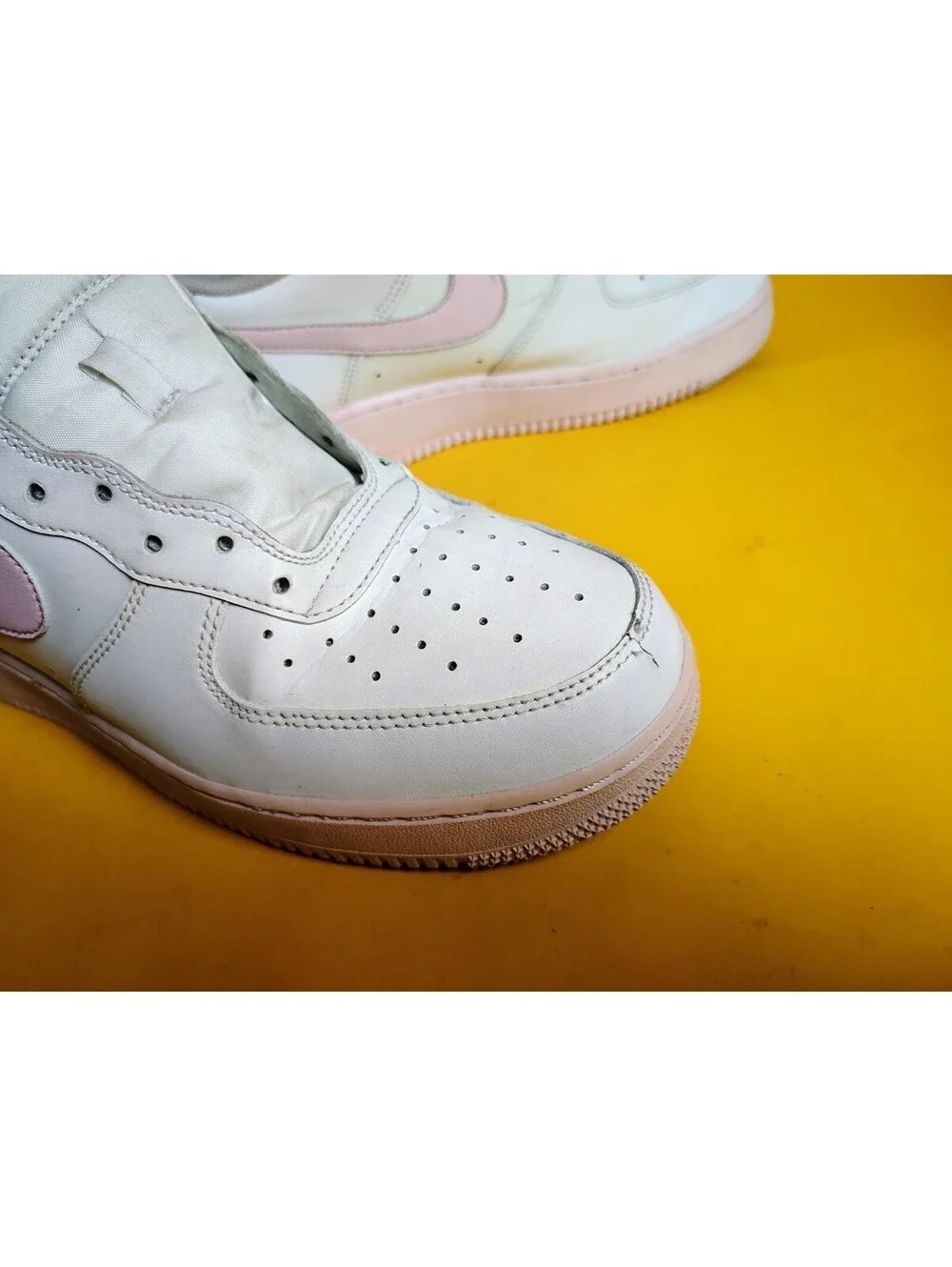 Nike Air Force 1 07 Low White Pink Sole Foam CK7663-100 Men's Size 9.5 Used